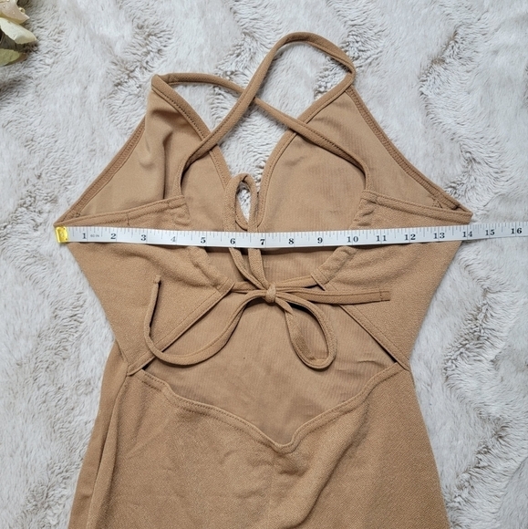 PLT Pretty Little Thing Tan Brown Sleeveless V Neck Diamond Back Dress Sz 2 - Picture 9 of 12
